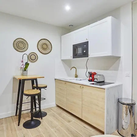 Rent A - Charon Apartment